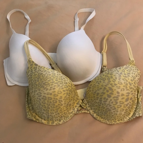 Victoria's Secret Other - 2 Victorias Secret bras. 34D